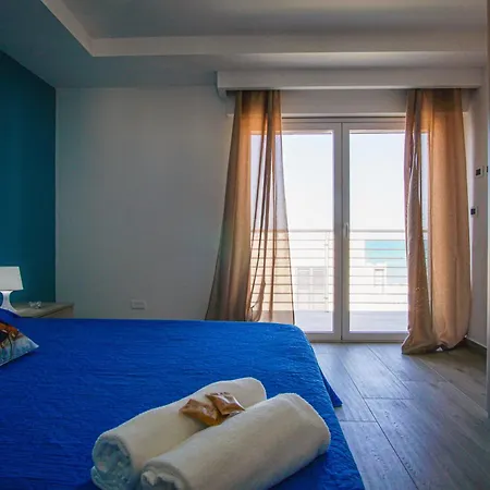 Laguna Blu - Panoramic View, Very Close To The Appartement *